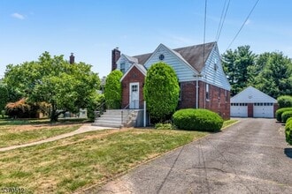 124 Franklin St in Elmwood Park, NJ - Building Photo - Building Photo