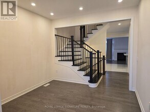 8 Beasley Grove in Hamilton, ON - Building Photo - Building Photo