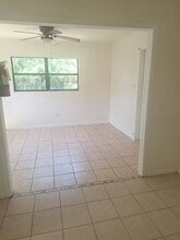 914 SE 18th Terrace in Gainesville, FL - Building Photo - Building Photo