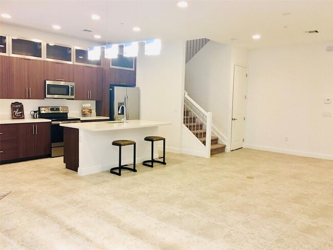 1750 NW 124th Way, Unit C_C116 in Pembroke Pines, FL - Building Photo - Building Photo