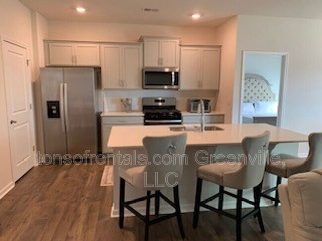 938 Pineland Dr in Woodruff, SC - Building Photo - Building Photo