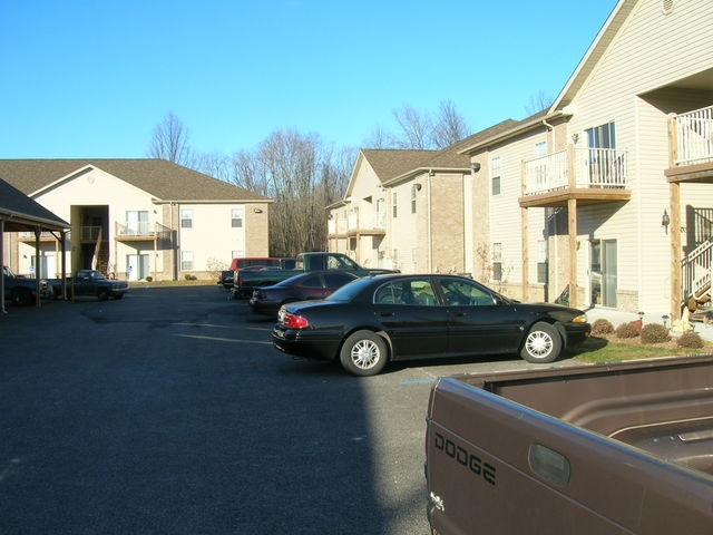 Woods of Scottsburg Apartments in Scottsburg, IN - Building Photo