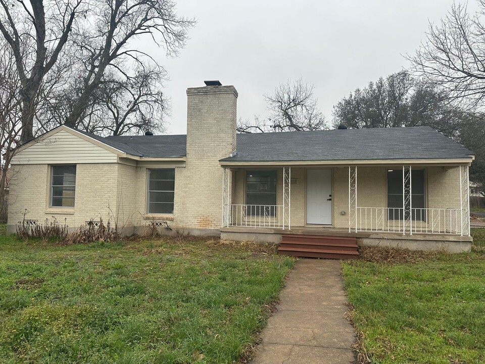 1112 N 6th St in Temple, TX - Building Photo