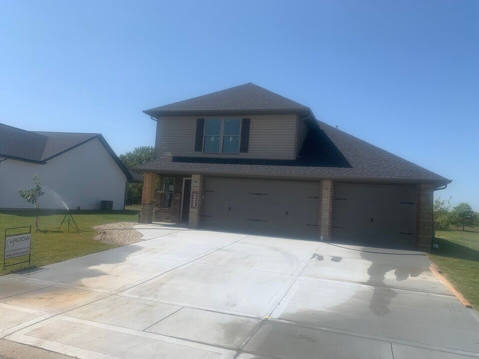 3617 Justine Drive in Pontoon Beach, IL - Building Photo