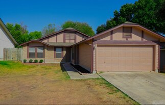 10009 Apache Village in San Antonio, TX - Building Photo