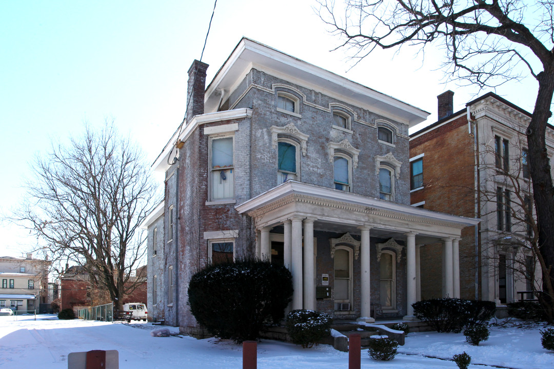 1023 S 4th St in Louisville, KY - Building Photo