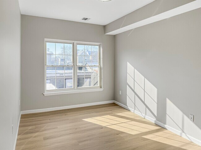 729-731-731 Broadway in Bayonne, NJ - Building Photo - Building Photo