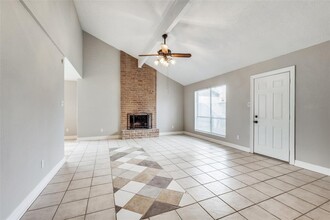 16030 Bear Hill Dr in Houston, TX - Building Photo - Building Photo