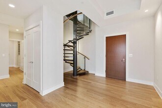 4960 Fairmont Ave-Unit -PH3 in Bethesda, MD - Building Photo - Building Photo