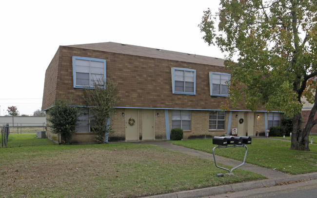 441 SW Thomas St in Burleson, TX - Building Photo - Building Photo