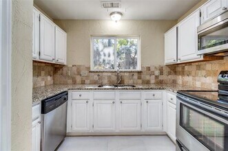 5565 Preston Oaks Rd in Dallas, TX - Building Photo - Building Photo