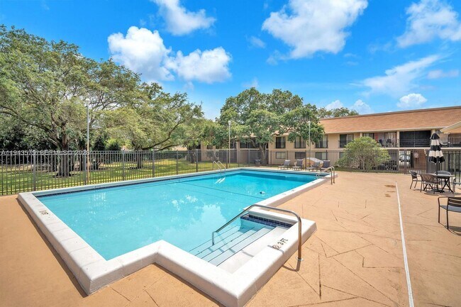 5981 Washington St in Hollywood, FL - Building Photo - Building Photo