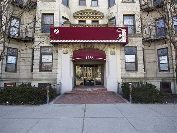 1258 Commonwealth Ave, Unit 1 in Boston, MA - Building Photo