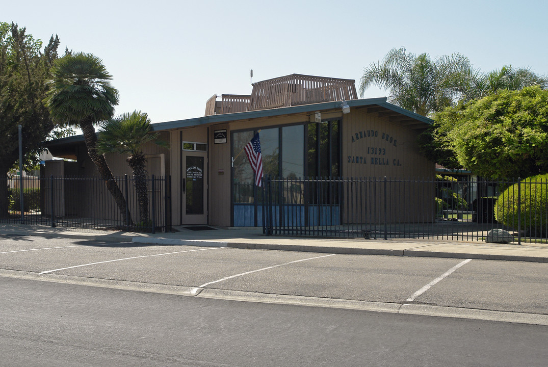 Santa Nella MH Park in Gustine, CA - Building Photo