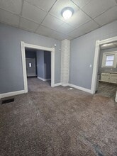 1912 Dixwell St in Davenport, IA - Building Photo - Building Photo