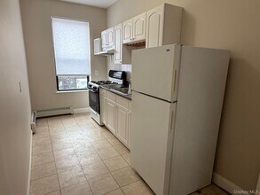 36-09 Ditmars Blvd in Queens, NY - Building Photo - Building Photo