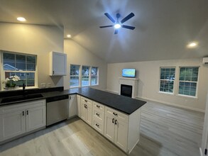 3615 Britzman Loop in Clinton, WA - Building Photo - Building Photo