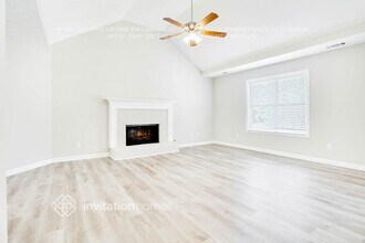 308 Pebblestone Dr in Loganville, GA - Building Photo - Building Photo