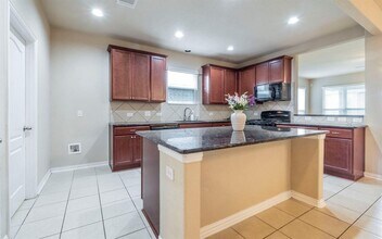 8021 Arezzo Dr in Round Rock, TX - Building Photo - Building Photo