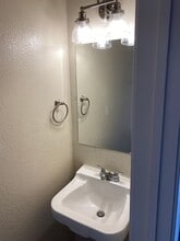 842 W Collins St in Denton, TX - Building Photo - Building Photo