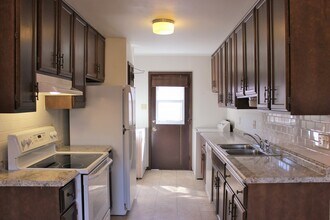 718 S Chappell Hill St in Brenham, TX - Building Photo - Building Photo