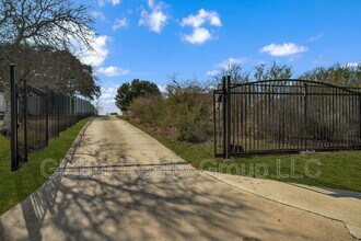 7033 Robin Hood Way in Schertz, TX - Building Photo - Building Photo