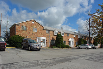 Colonial Colony Townhouses in Huron, OH - Building Photo - Building Photo