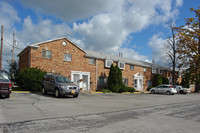 Colonial Colony Townhouses in Huron, OH - Foto de edificio - Building Photo