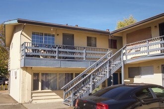 Edison Manor in Sacramento, CA - Foto de edificio - Building Photo