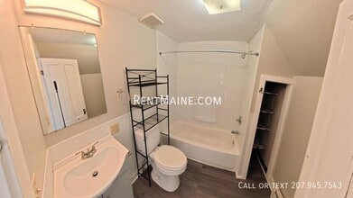 402 Fourth St. Apt., Unit 2 in Old Town, ME - Foto de edificio - Building Photo