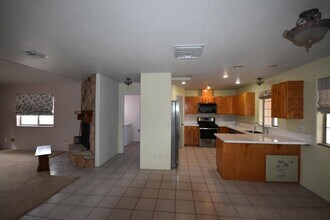 7808 Chinle Dr in Golden Valley, AZ - Building Photo - Building Photo