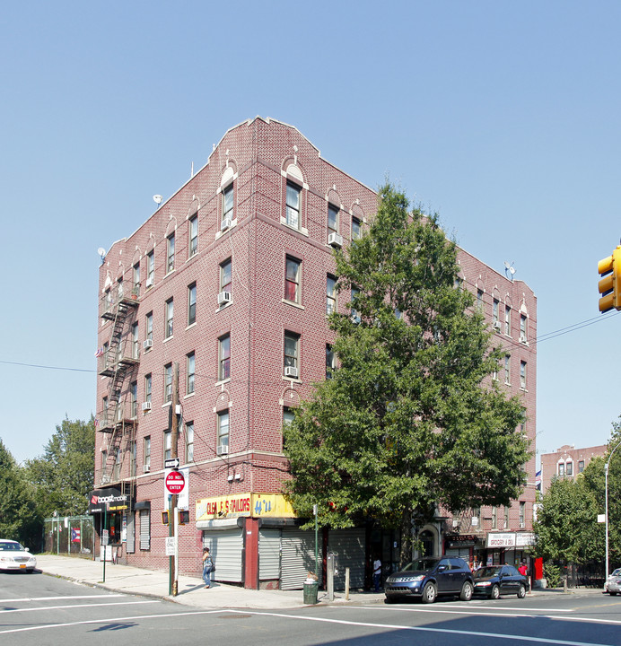 985 E 174th St in Bronx, NY - Building Photo