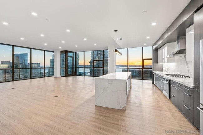 1440 Columbia St, Unit 2304 in San Diego, CA - Building Photo - Building Photo