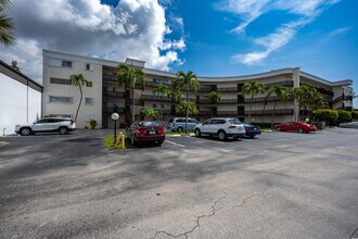 300 Waterway Dr S in Lantana, FL - Building Photo - Building Photo