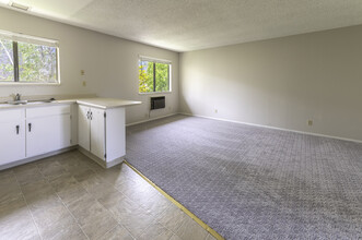 230 Marsh Ave in Reno, NV - Building Photo - Interior Photo