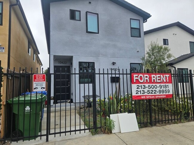 10422 1/2-10422 1/2 Graham Ave