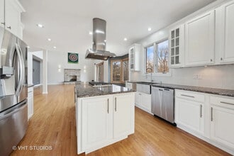 17W234 Massel Ct in Bensenville, IL - Foto de edificio - Building Photo