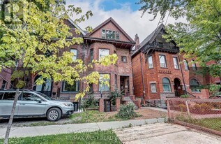 125 Madison Ave in Toronto, ON - Building Photo