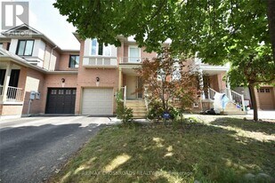 33 Holmwood St in Richmond Hill, ON - Building Photo
