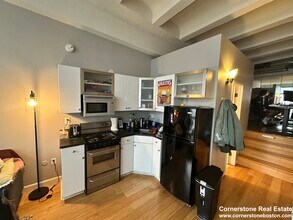 12 Stoneholm St, Unit 510 in Boston, MA - Foto de edificio - Building Photo