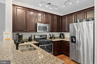 15240 Torbay Way in Woodbridge, VA - Foto de edificio - Building Photo