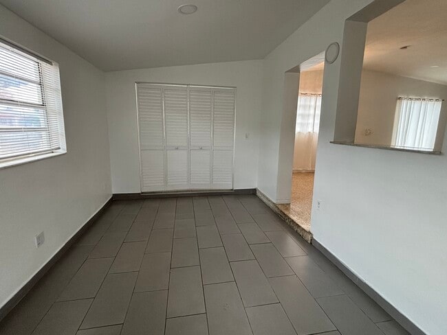 3311 SW 87th Ct in Miami, FL - Building Photo - Building Photo