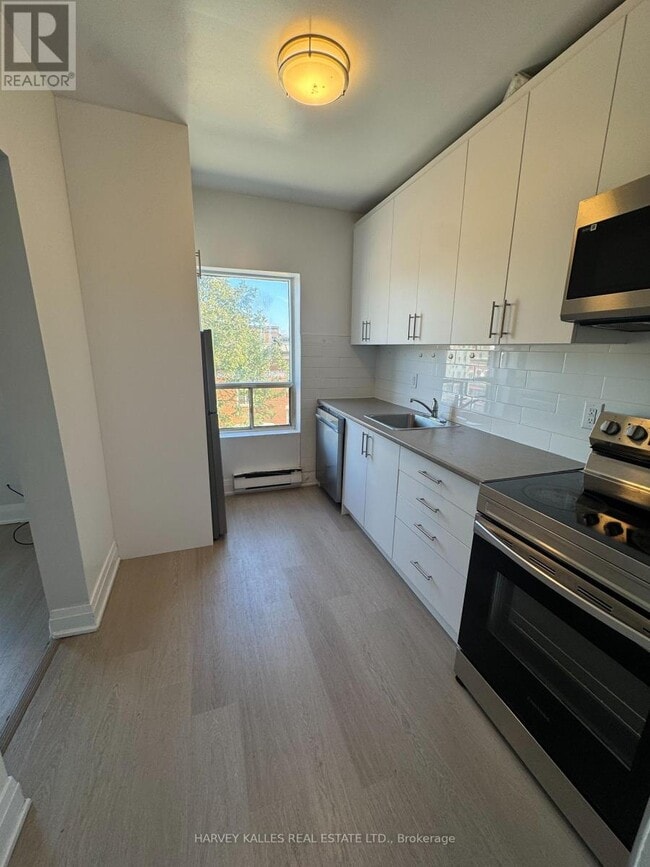 property at 98 Northcliffe Blvd