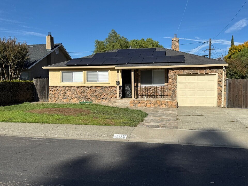 308 Acacia St in Vacaville, CA - Building Photo