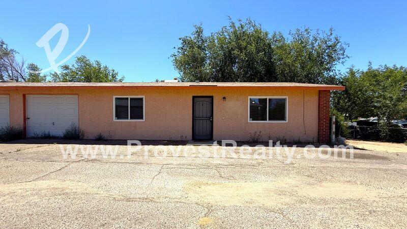 16397 Spruce St in Hesperia, CA - Building Photo