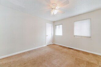 303 Andrea Ln in Hanahan, SC - Building Photo - Building Photo