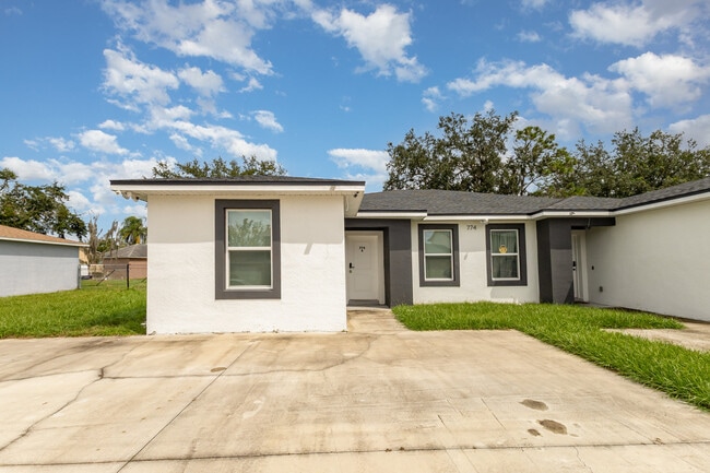 774 Lucaya Dr in Kissimmee, FL - Foto de edificio - Building Photo
