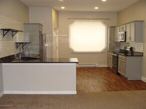 1064 Lincoln St in Dickson City, PA - Building Photo - Building Photo