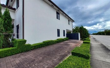 14680 SW 17th St in Miami, FL - Building Photo - Building Photo