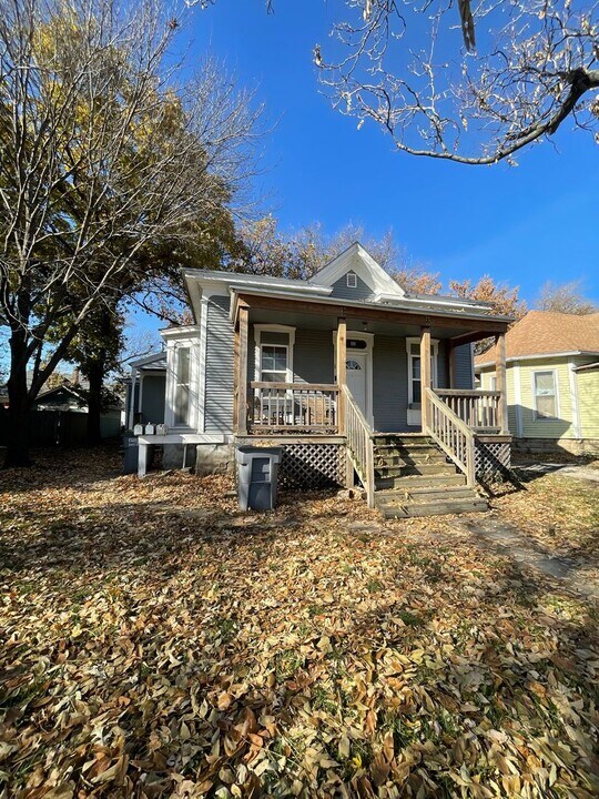 909 Merchant St in Emporia, KS - Building Photo